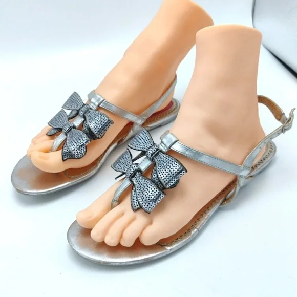 Poetic License Silver Leather Sequined Bows T-strap Sandals Women’s 7.5 - Picture 3 of 10